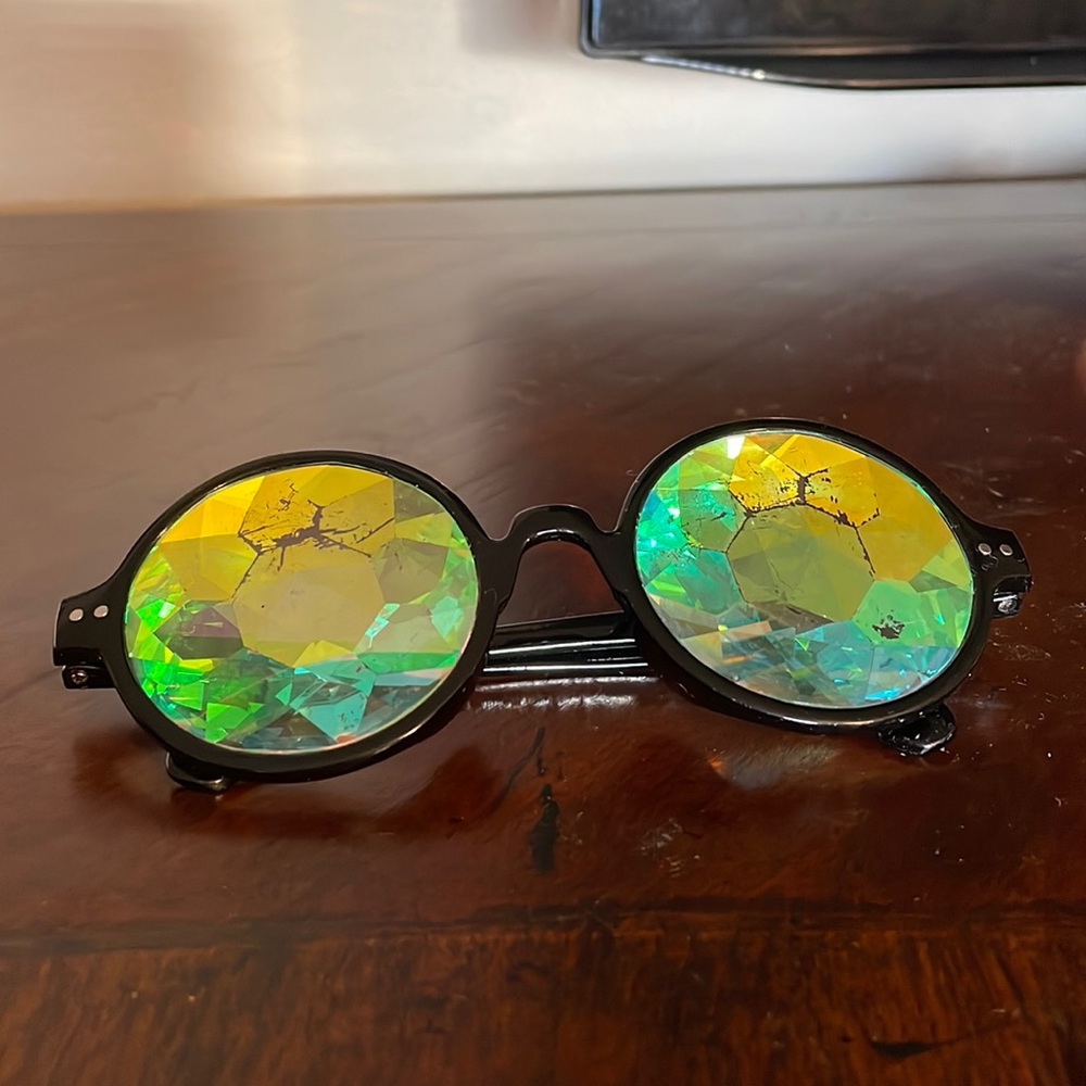 Black diffraction glasses